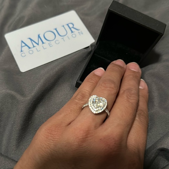Amour 2 Ct Moissanite White Gold Diamond Heart Ring - Picture 2 of 3